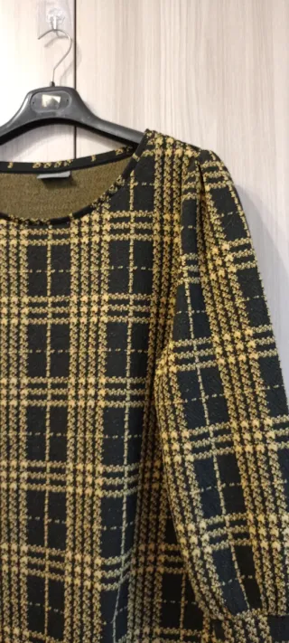 Gonna nera e felpa scozzese taglia XL