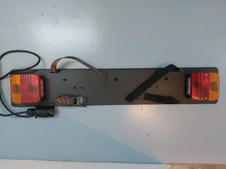 Barra de luces trasera remolque porta bicicletas.