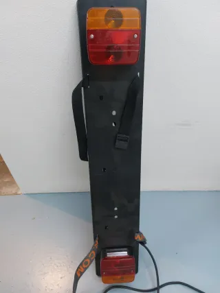 Barra de luces trasera remolque porta bicicletas.