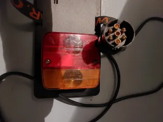 Barra de luces trasera remolque porta bicicletas.