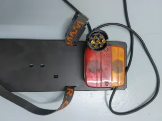 Barra de luces trasera remolque porta bicicletas.