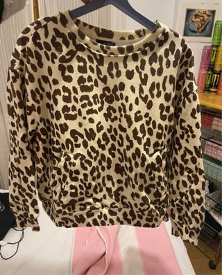 Sudadera estampado leopardo beige y marrón