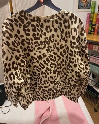 Sudadera estampado leopardo beige y marrón
