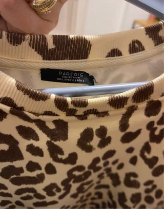 Sudadera estampado leopardo beige y marrón