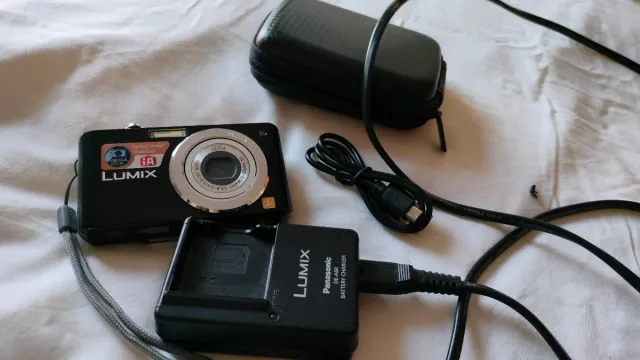 Cámara Digital Panasonic Lumix DMC-FS6 Negra