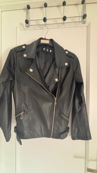Chaqueta Biker Cuero. Negra Talla 12.