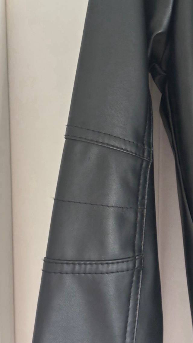 Chaqueta Biker Cuero. Negra Talla 12.