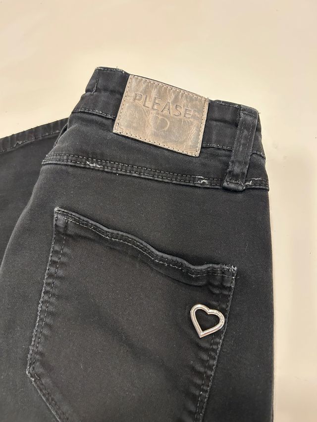 Jeans neri PLEASE con cuore