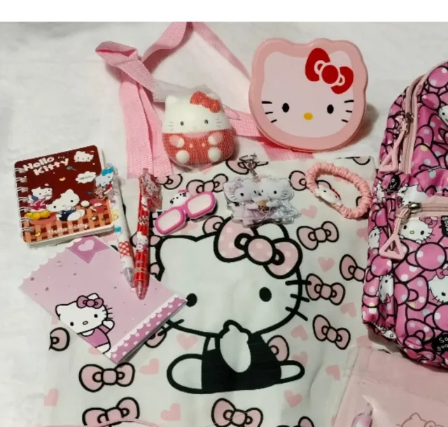 Lote Hello Kitty: Bolso, Mochila y Accesorios