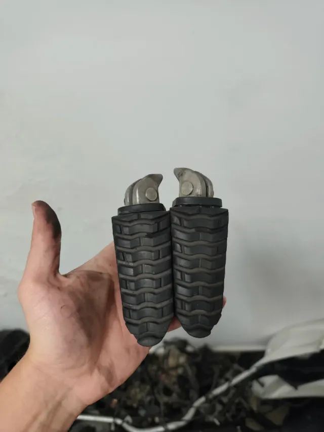 Estriberas Triumph Tiger 800