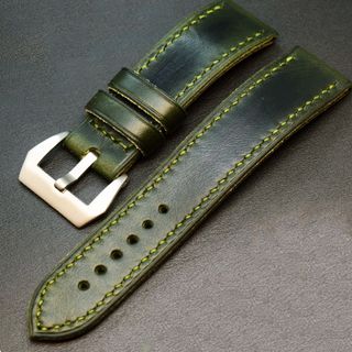 Correa de reloj verde de piel. Hecho a mano