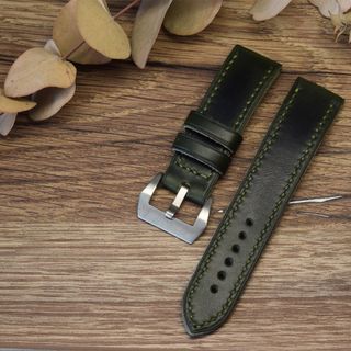 Correa de reloj verde de piel. Hecho a mano