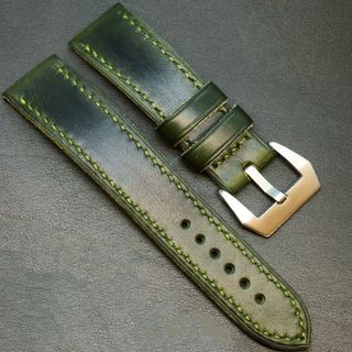 Correa de reloj verde de piel. Hecho a mano