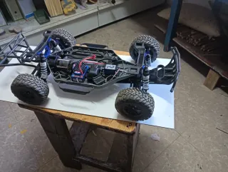 Traxxas 1/10 RC muy nuevo y utilizado poco