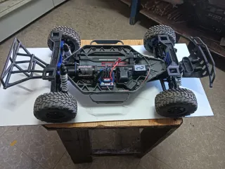 Traxxas 1/10 RC muy nuevo y utilizado poco
