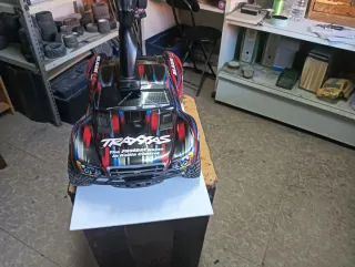 Traxxas 1/10 RC muy nuevo y utilizado poco