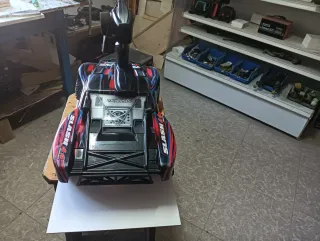 Traxxas 1/10 RC muy nuevo y utilizado poco