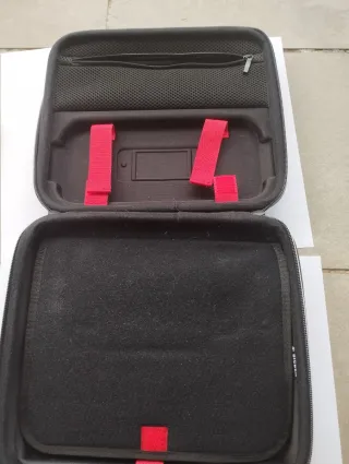 Nintendo Switch con 4 juegos, 3 mandos, maletín...