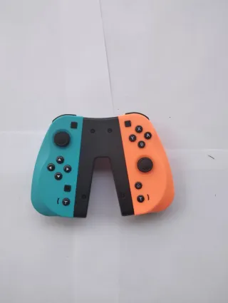 Nintendo Switch con 4 juegos, 3 mandos, maletín...