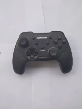 Nintendo Switch con 4 juegos, 3 mandos, maletín...