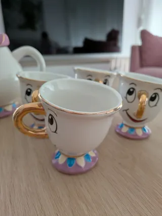 Tetera y tazas Disney