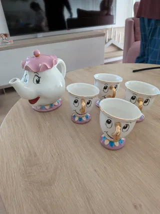 Tetera y tazas Disney