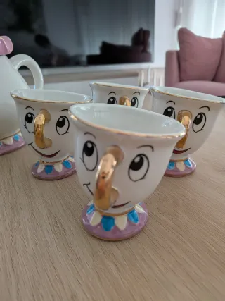 Tetera y tazas Disney
