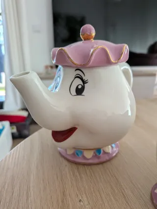 Tetera y tazas Disney