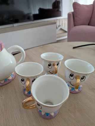 Tetera y tazas Disney