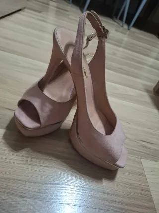 Zapatos de tacón rosa