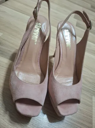 Zapatos de tacón rosa