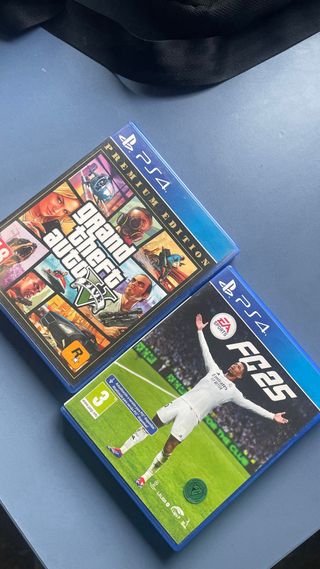 PS4 con mando, funda y 2 juegos