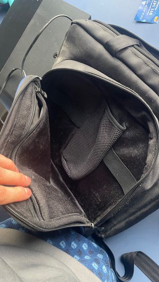 PS4 con mando, funda y 2 juegos