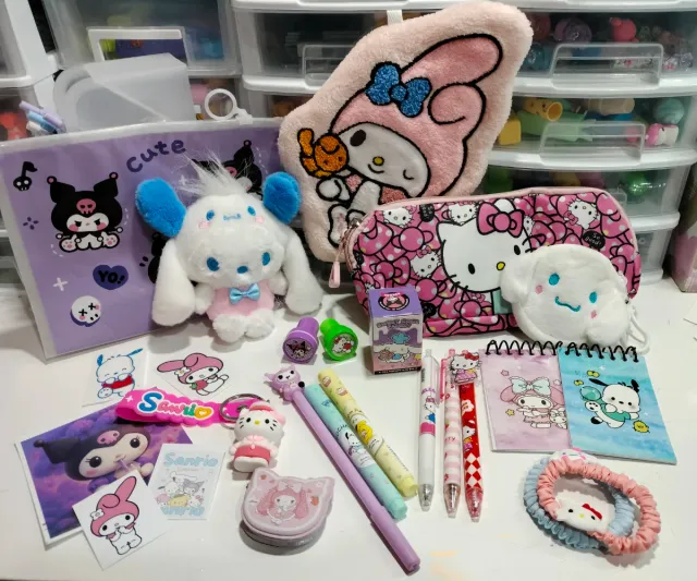 Lote Sanrio Kawaii: Peluches, neceser, libretas