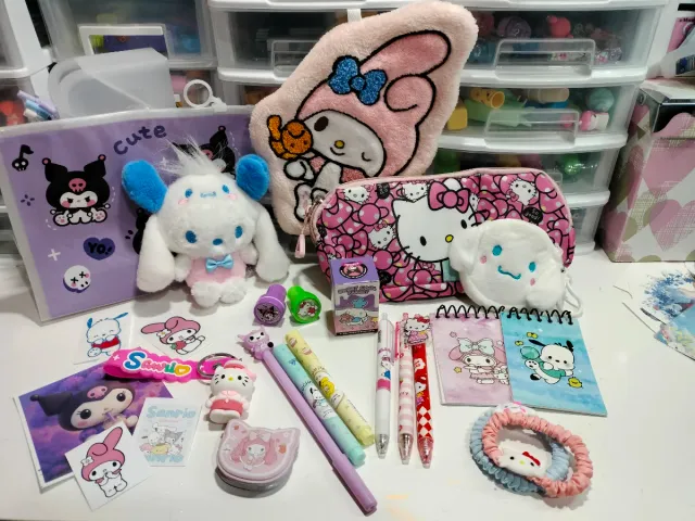 Lote Sanrio Kawaii: Peluches, neceser, libretas