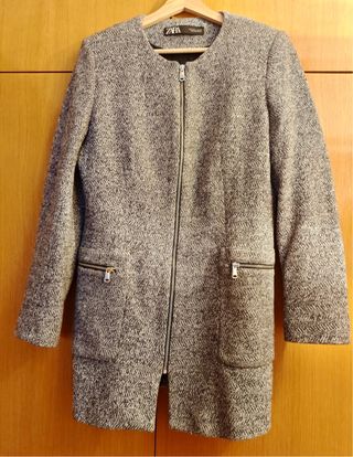Abrigo Zara gris con cremallera