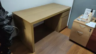 Scrivania Ikea Malm in legno con cassettiera