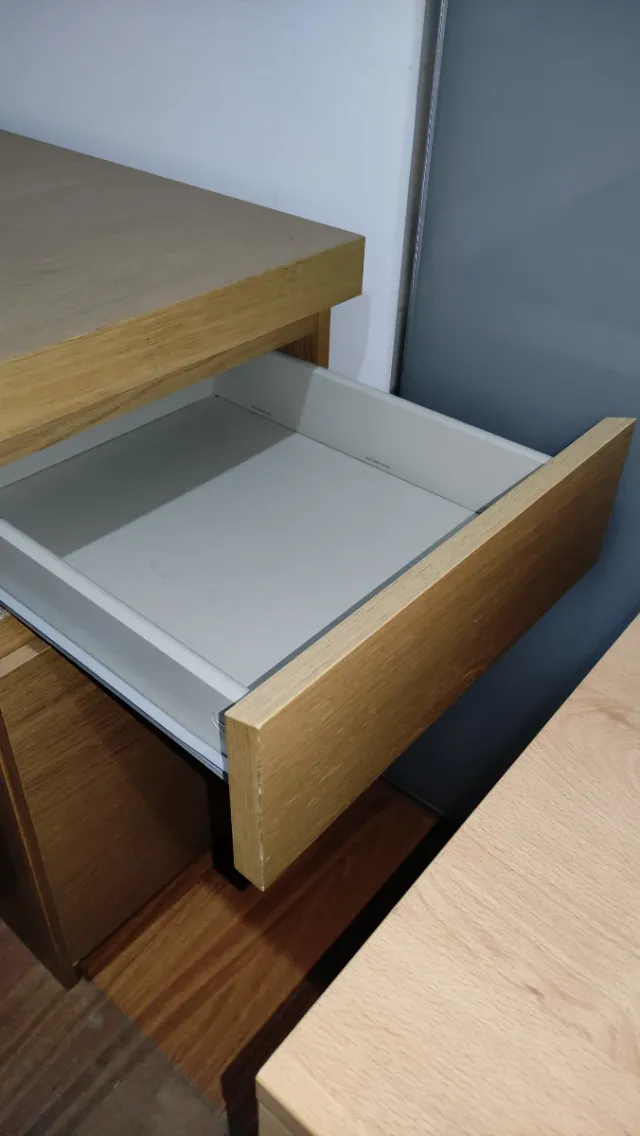 Escritorio Ikea Malm Madera con Cajonera