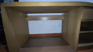 Scrivania Ikea Malm in legno con cassettiera