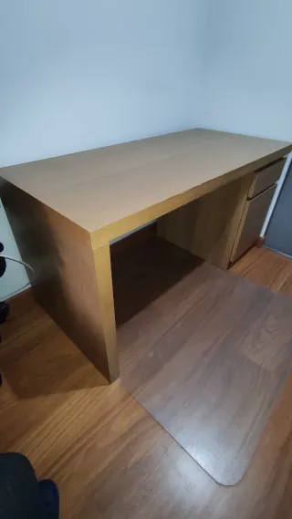 Scrivania Ikea Malm in legno con cassettiera