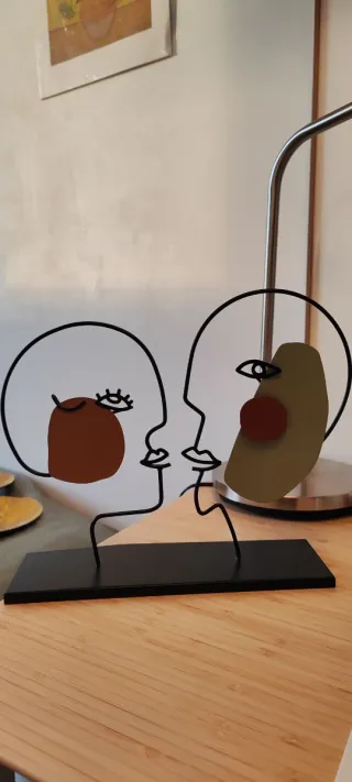 Adorno caras abstractas metal Maisons du Monde