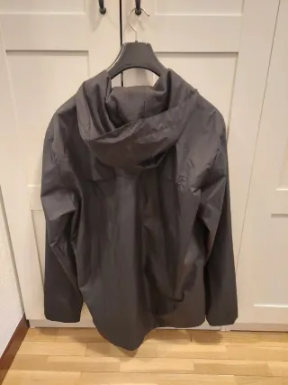 Chubasquero de hombre Kipsta Talla L. Nuevo