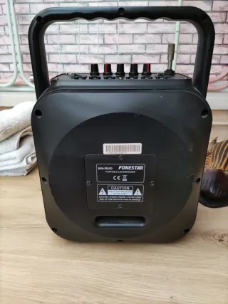 Altavoz Fonestar , le falta el cargador.Luces led.