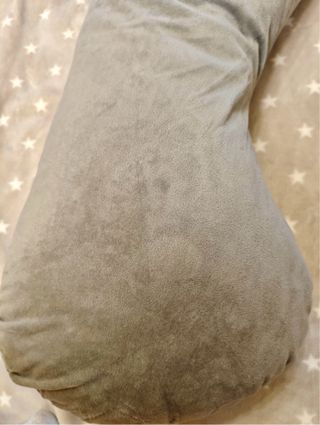 Cojín de lactancia gris en forma de U