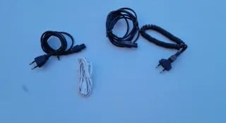 Varios cables de corriente