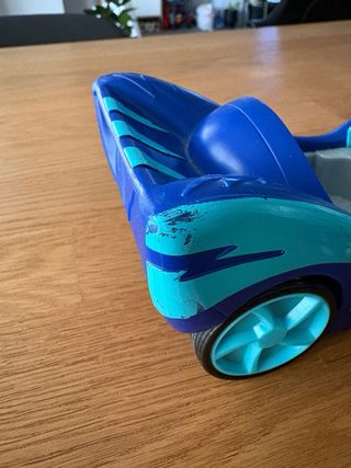 Coche Gatuno con Muñeco Articulado