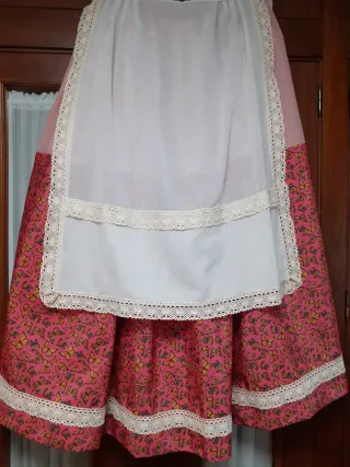 Zagalejo huertana con mariposas