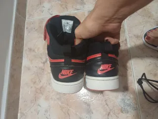 Zapatillas Nike Talla 38 Negras y Rojas