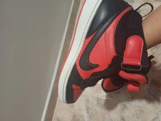 Zapatillas Nike Talla 38 Negras y Rojas