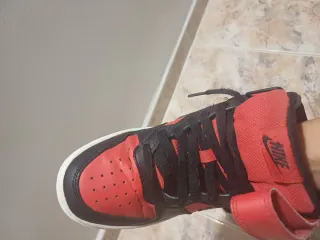 Zapatillas Nike Talla 38 Negras y Rojas